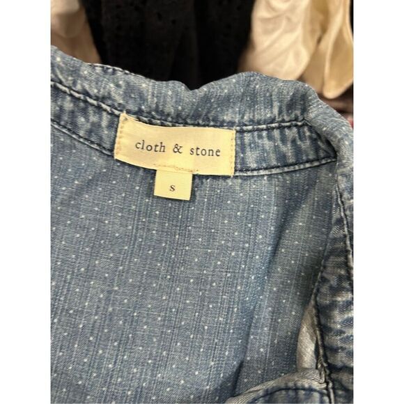 Anthropologie Cloth & Stone Polka Dot Roll Tab Sleeves Chambray Shirt Small - Picture 11 of 13